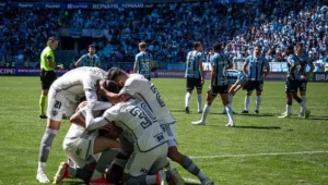 Jogadores do Atlético-MG comemoraram a virada sobre o Grêmio na Arena, neste domingo (1º). Pedro Souza / Divulgação Atlético-MG